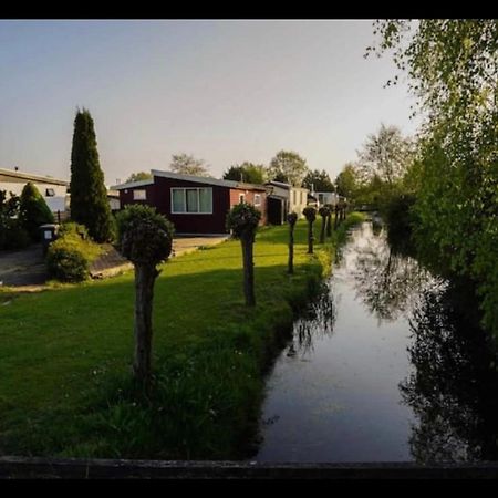 Cozy Chalet In Opmeer Near Amsterdam And Beach Exterior foto